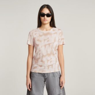 T-shirt med sprayade bokstäver