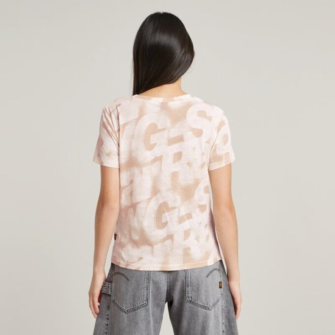 T-shirt med sprayade bokstäver T-shirt med sprayade bokstäver