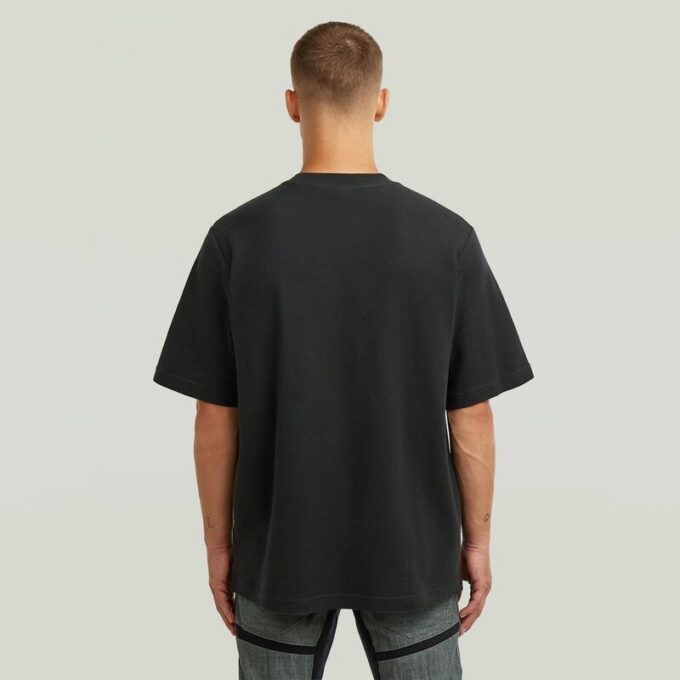T-shirt med strukturerad logotyp på bröstet