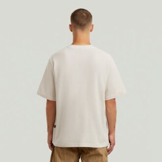 T-shirt med strukturerad logotyp på bröstet