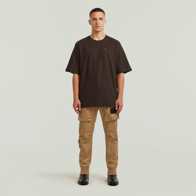 T-shirt med strukturerad logotyp på bröstet