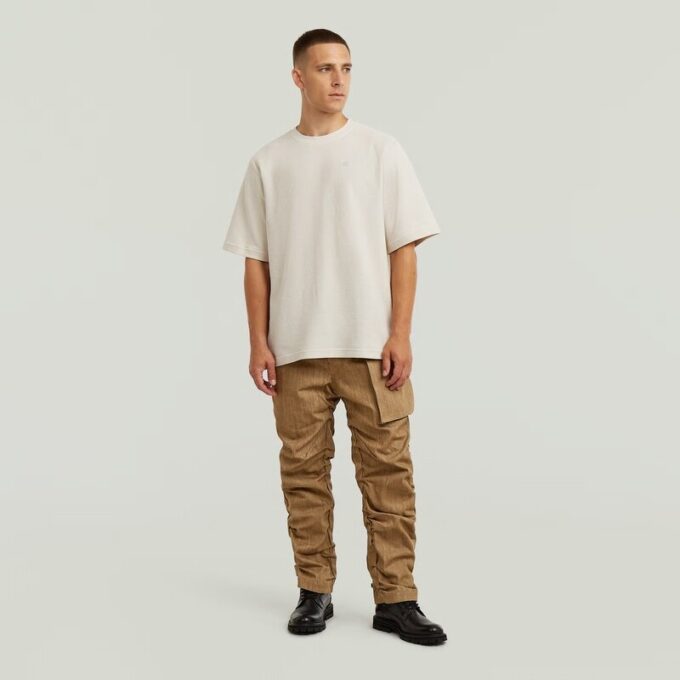T-shirt med strukturerad logotyp på bröstet