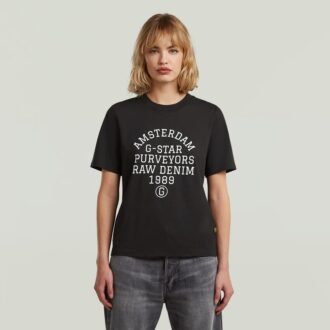 T-shirt med text och grafik