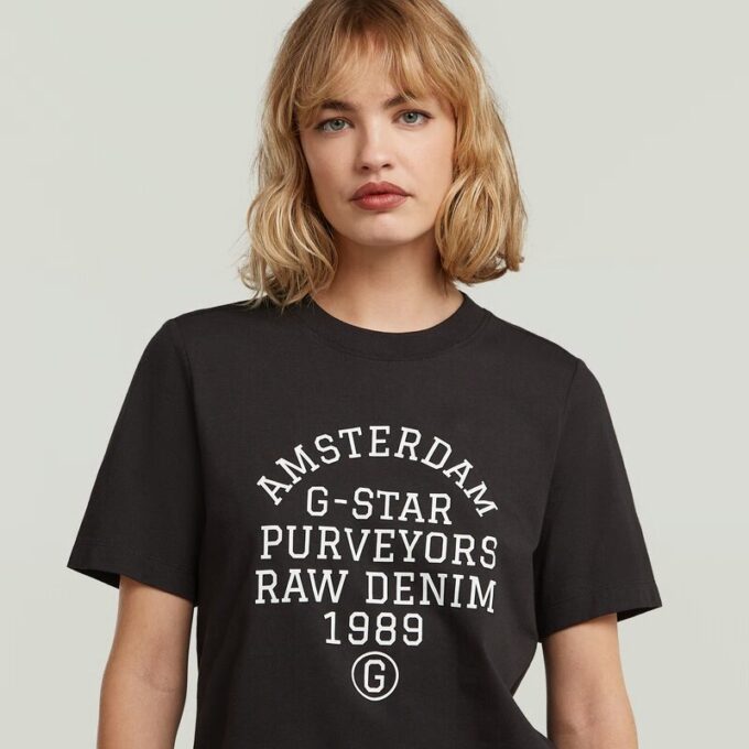 T-shirt med text och grafik T-shirt med text och grafik