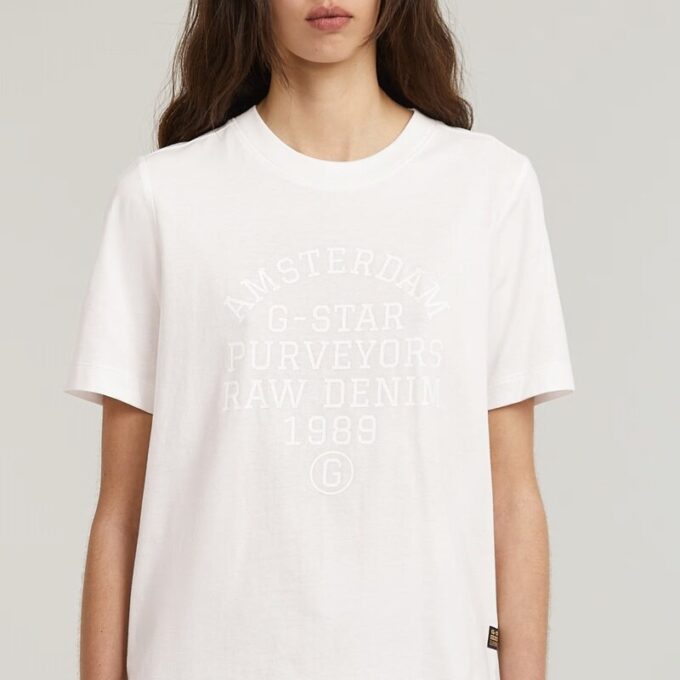 T-shirt med text och grafik T-shirt med text och grafik