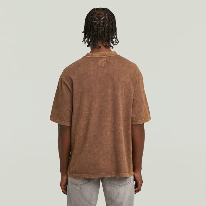 T-shirt med tvättad ficka