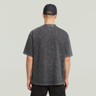 T-shirt med tvättad ficka