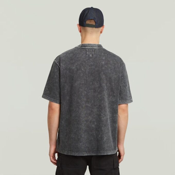 T-shirt med tvättad ficka