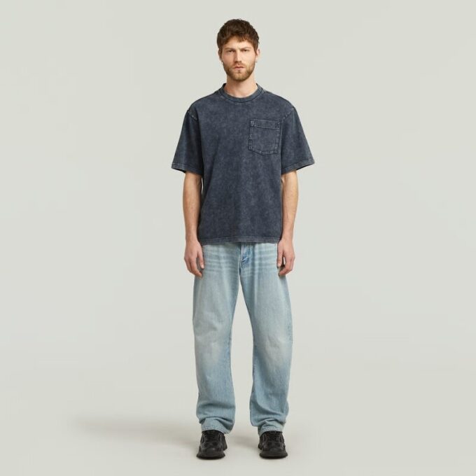 T-shirt med tvättad ficka