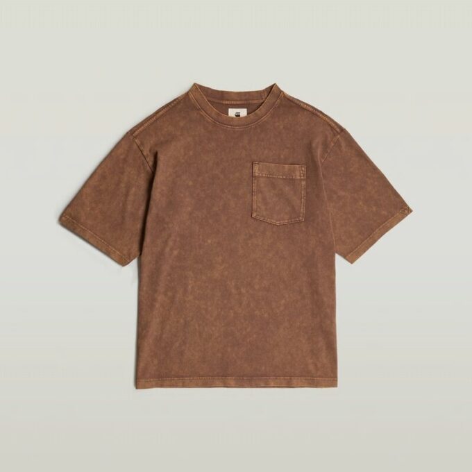 T-shirt med tvättad ficka