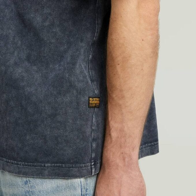 T-shirt med tvättad ficka