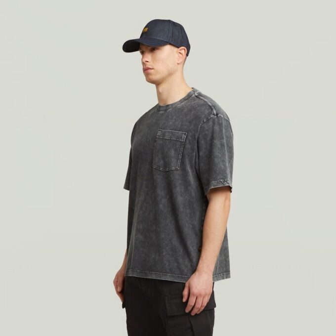 T-shirt med tvättad ficka
