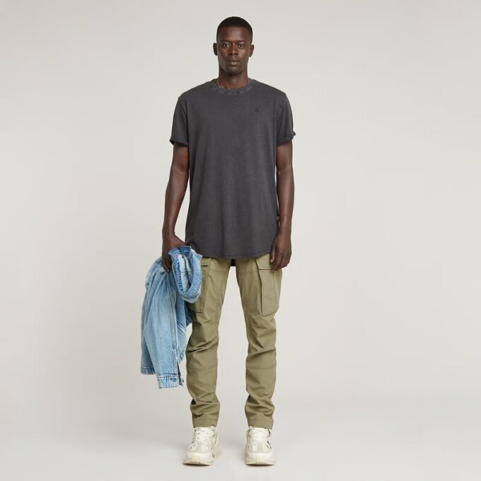 T-shirt med överfärgade ögonfransar och text på baksidan
