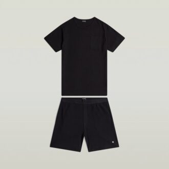 T-shirt och kort pyjamasset
