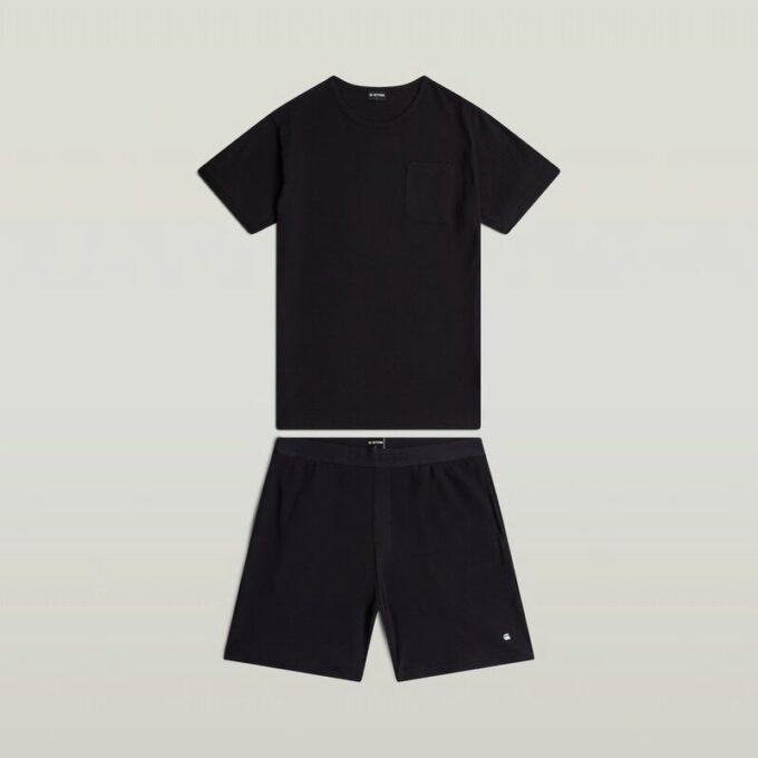 T-shirt och kort pyjamasset T-shirt och kort pyjamasset