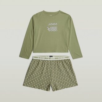 T-shirt och kort pyjamasset