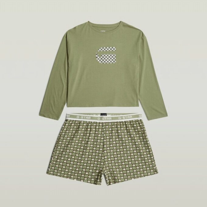 T-shirt och kort pyjamasset T-shirt och kort pyjamasset