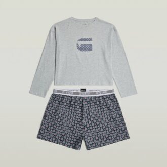 T-shirt och kort pyjamasset