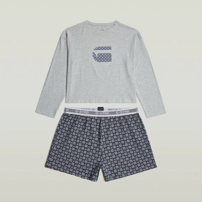 T-shirt och kort pyjamasset T-shirt och kort pyjamasset