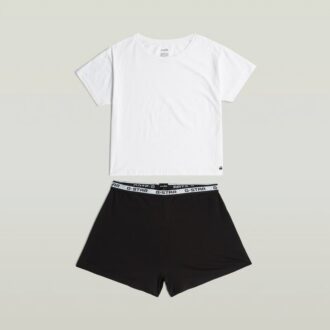 T-shirt och kort pyjamasset