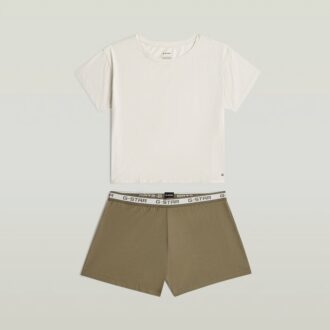 T-shirt och kort pyjamasset
