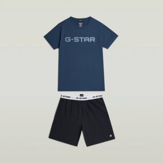 T-shirt och kort pyjamasset