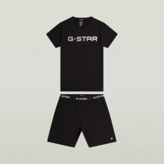 T-shirt och kort pyjamasset