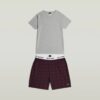 T-shirt och kort pyjamasset T-shirt och kort pyjamasset