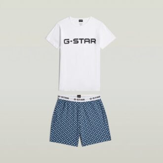 T-shirt och kort pyjamasset