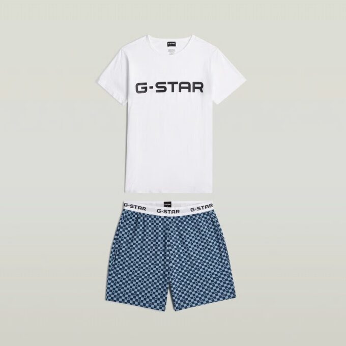 T-shirt och kort pyjamasset T-shirt och kort pyjamasset