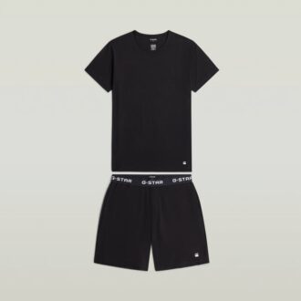 T-shirt och kort pyjamasset