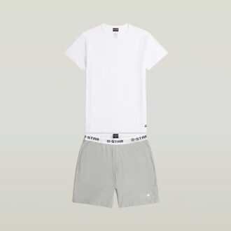 T-shirt och kort pyjamasset