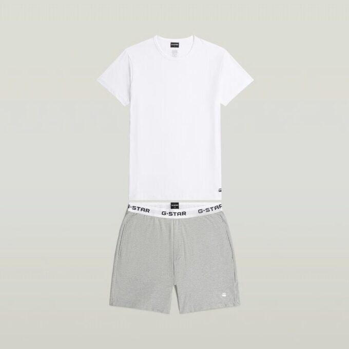 T-shirt och kort pyjamasset T-shirt och kort pyjamasset