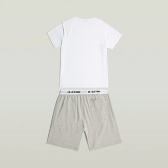 T-shirt och kort pyjamasset T-shirt och kort pyjamasset