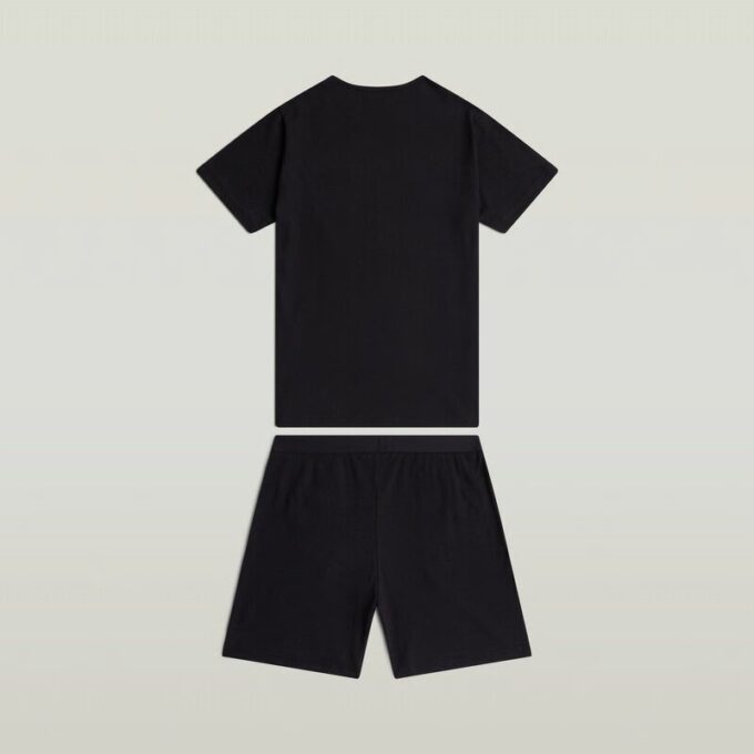 T-shirt och kort pyjamasset T-shirt och kort pyjamasset
