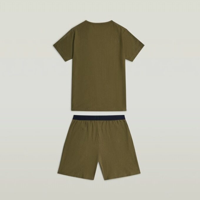 T-shirt och kort pyjamasset T-shirt och kort pyjamasset