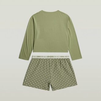 T-shirt och kort pyjamasset