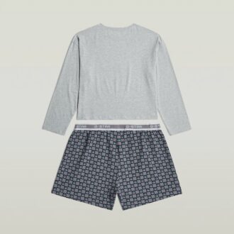 T-shirt och kort pyjamasset