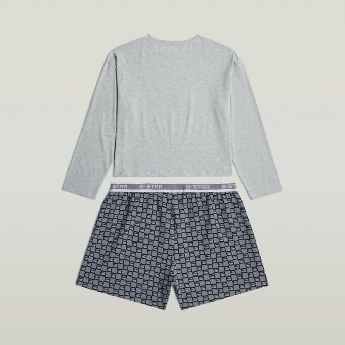 T-shirt och kort pyjamasset T-shirt och kort pyjamasset