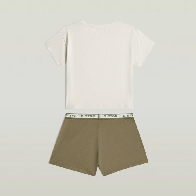 T-shirt och kort pyjamasset T-shirt och kort pyjamasset