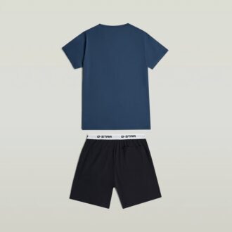 T-shirt och kort pyjamasset