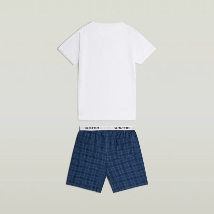 T-shirt och kort pyjamasset T-shirt och kort pyjamasset