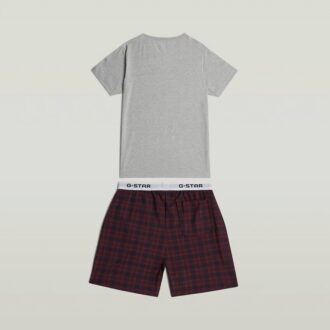 T-shirt och kort pyjamasset