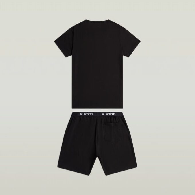 T-shirt och kort pyjamasset T-shirt och kort pyjamasset