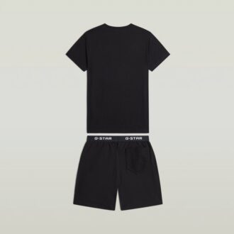 T-shirt och kort pyjamasset