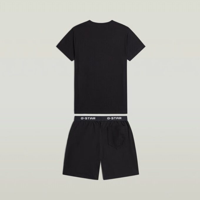 T-shirt och kort pyjamasset T-shirt och kort pyjamasset