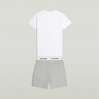 T-shirt och kort pyjamasset