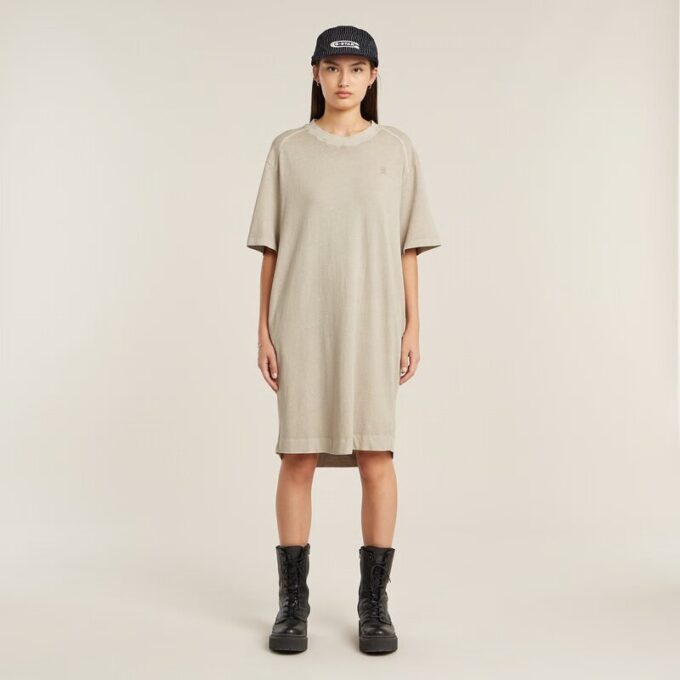 Överfärgad lös t-shirtklänning med sadelärm Överfärgad lös t-shirtklänning med sadelärm