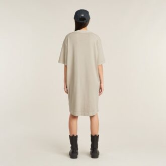Överfärgad lös t-shirtklänning med sadelärm