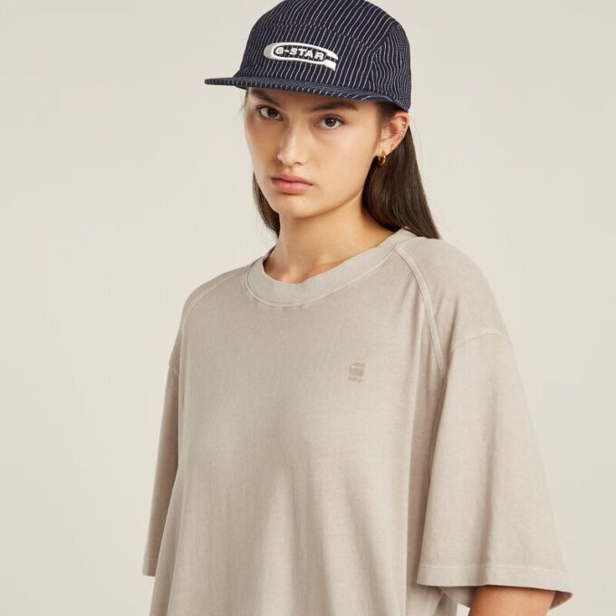 Överfärgad lös t-shirtklänning med sadelärm Överfärgad lös t-shirtklänning med sadelärm